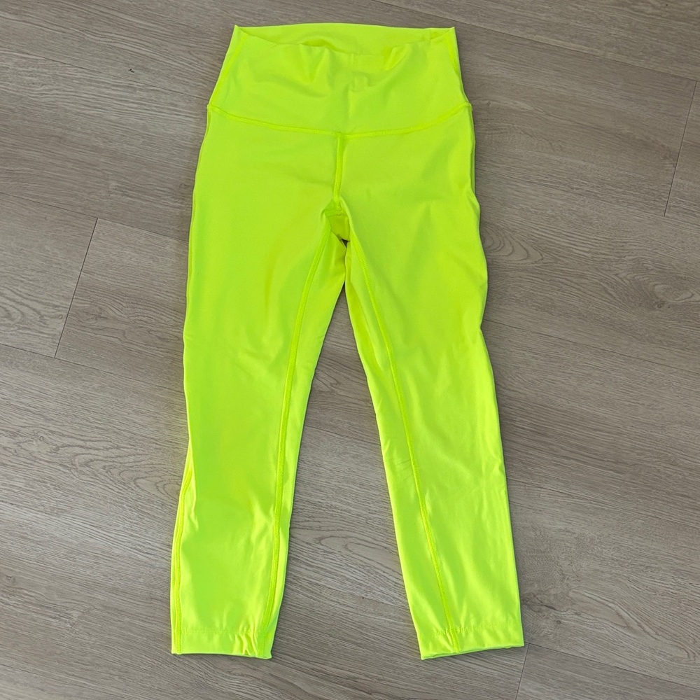 NWOT lululemon highlighter yellow wunder under sz 4